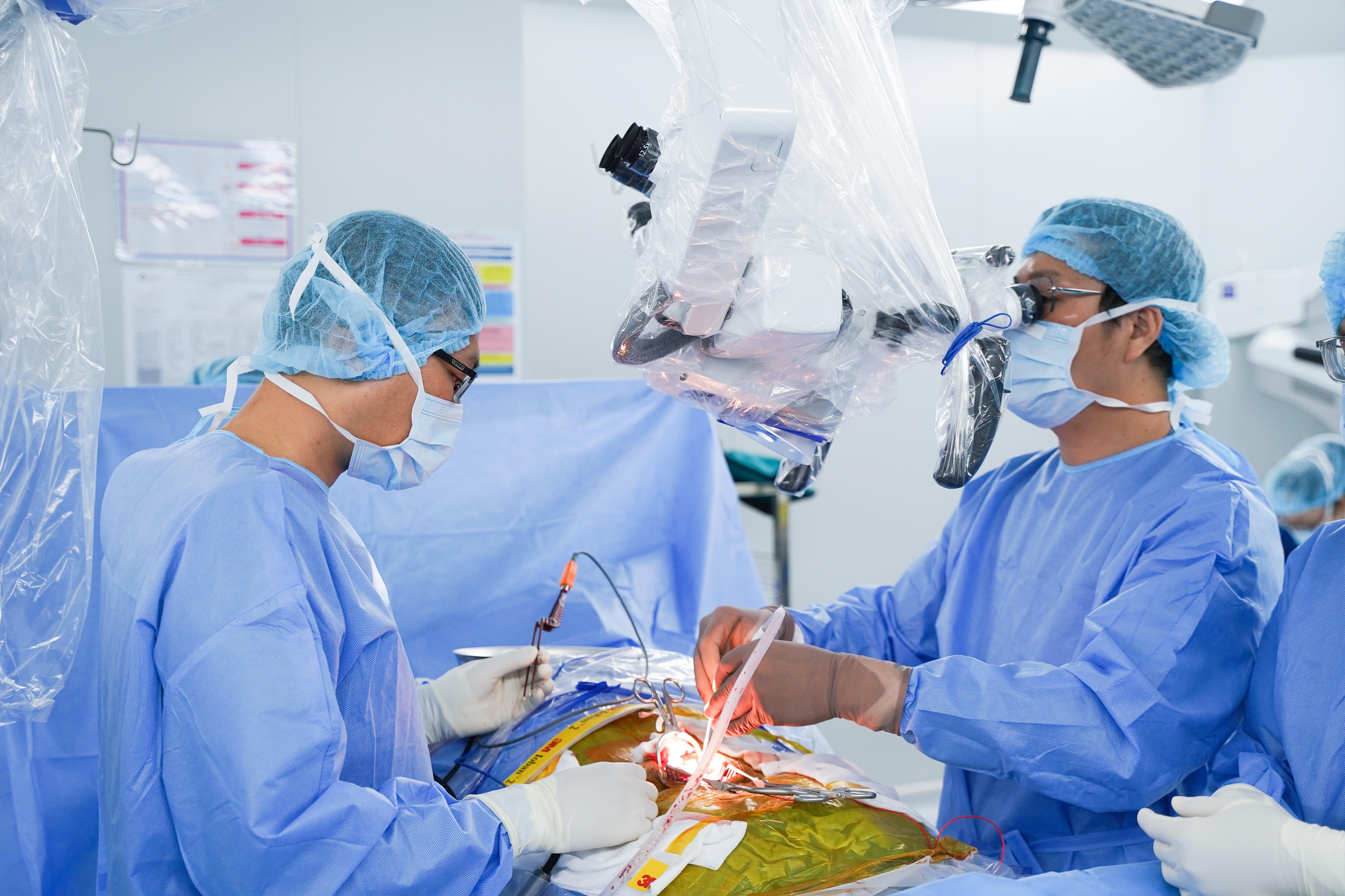 YẾU LIỆT TỨ CHI, MẤT KHẢ NĂNG ĐI LẠI DO BỆNH CỘT SỐNG DIỄN TIẾN KHÓ LƯỜNG