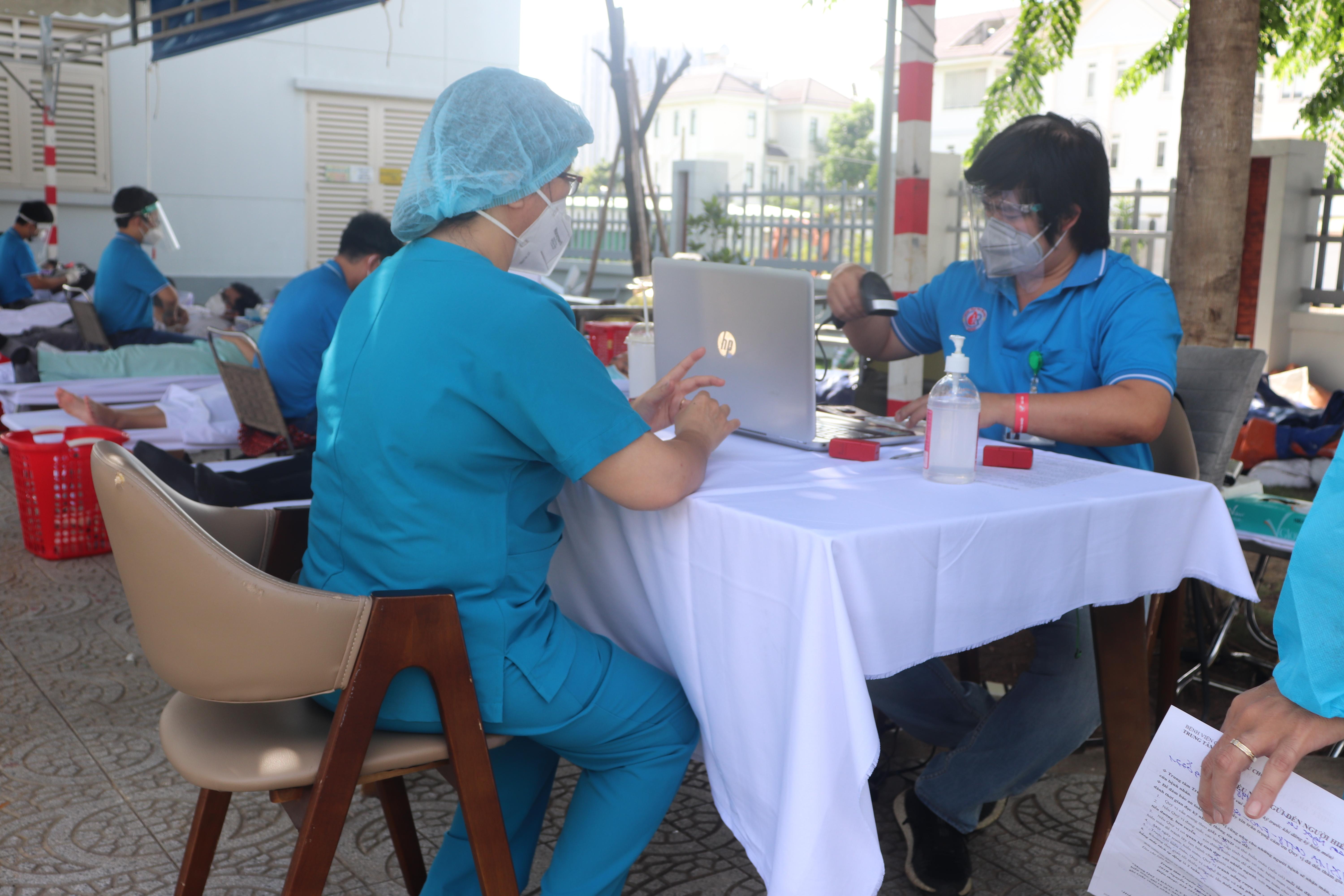 BỆNH VIỆN QUỐC TẾ MỸ (AIH) VỪA CHỐNG DỊCH VỪA HIẾN MÁU CỨU NGƯỜI