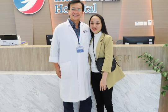 LẦN ĐẦU TIÊN TRONG ĐỜI ĐƯỢC MANG GIÀY, CÔ GÁI 28 TUỔI HẠNH PHÚC RƠI NƯỚC MẮT