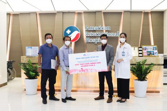 BỆNH VIỆN QUỐC TẾ MỸ (AIH) TRAO TẶNG MÁY THỞ, TIẾP SỨC CHO CÁC BỆNH NHÂN NHIỄM COVID-19