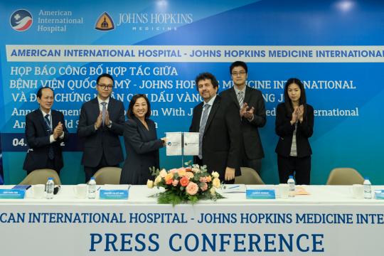 BỆNH VIỆN QUỐC TẾ MỸ (AIH) KHẲNG ĐỊNH SỨ MỆNH MANG ĐẾN CHẤT LƯỢNG DỊCH VỤ TIÊU CHUẨN MỸ THÔNG QUA VIỆC TIẾP TỤC KÝ KẾT HỢP TÁC CÙNG JOHNS HOPKINS MEDICINE INTERNATIONAL