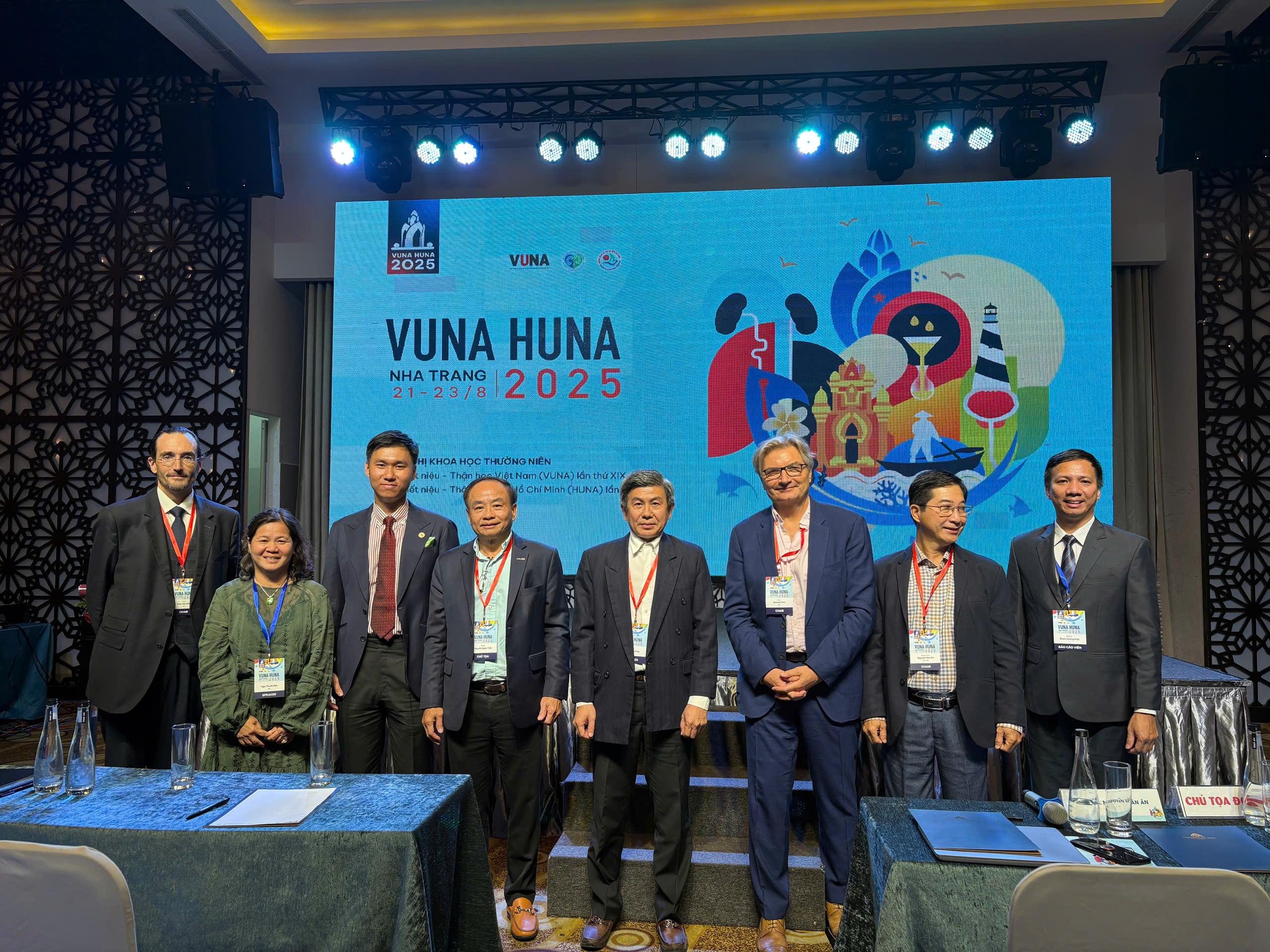 BỆNH VIỆN QUỐC TẾ MỸ (AIH) ĐÓNG GÓP KINH NGHIỆM TRONG THỰC HÀNH LÂM SÀNG TRONG NGÀNH TIẾT NIỆU TẠI HỘI NGHỊ VUNA – HUNA 2025